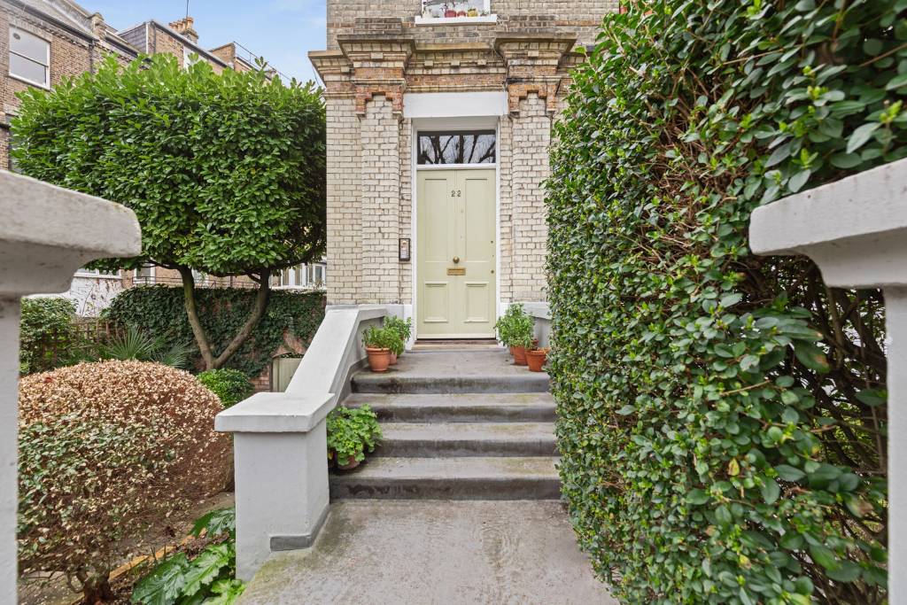 £475,000 Share Freehold