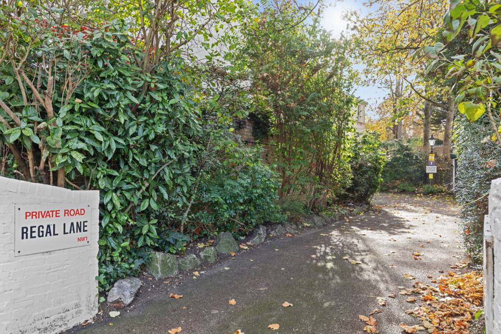 £1,975,000 Freehold